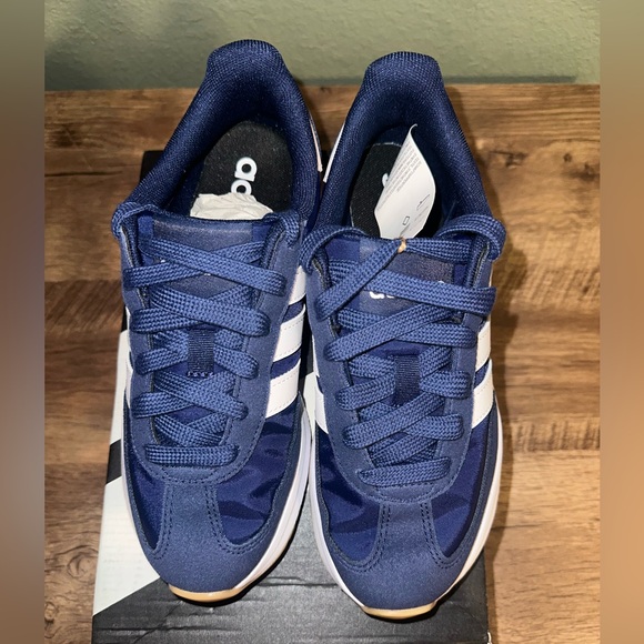 Adidas Run 70s 2.0 kids shoes size 3.5 - Picture 5 of 6